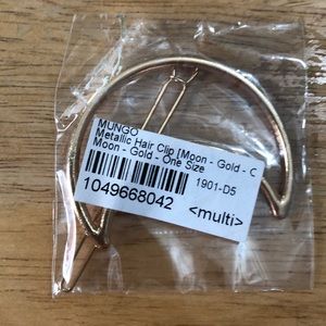 Gold moon 🌙 hair clip